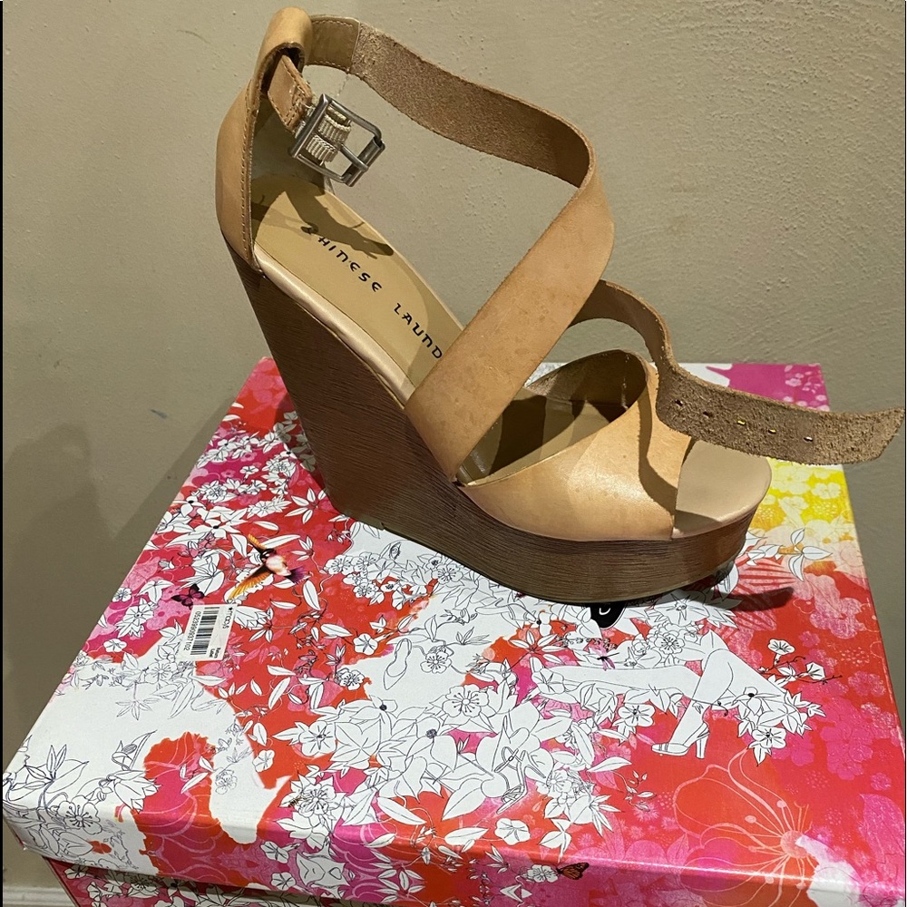 Comfortable peanut butter wedge